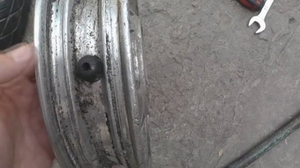 Установка камеры в бескамерное колесо скутера