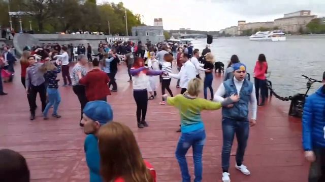 09 мая 2017. Клён кудрявый смотреть онлайн