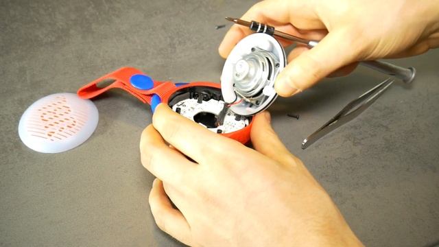 Look inside JBL JR Pop - what's inside portable speaker смотреть онлайн
