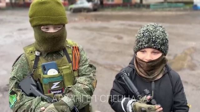 Заезжая в один из населенных пунктов, выходили с ТИГРа и к нам