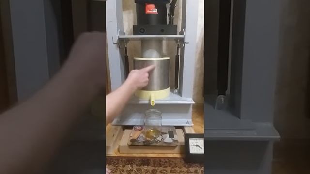 Получение масла из семян черного тмина, холодным отжимом https://vitalong.ucoz.net +79275105185 смотреть онлайн