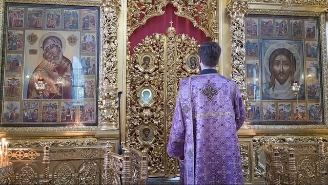 Изнесение Древ Креста Господня - Божественная Литургия смотреть онлайн
