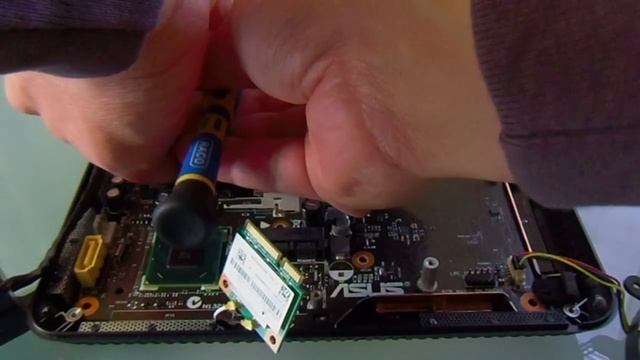 【ASUS VivoPC VM40B】マザーボードを取り付ける（ZIGSOW プレミアムレビュー ASUS VivoPC）