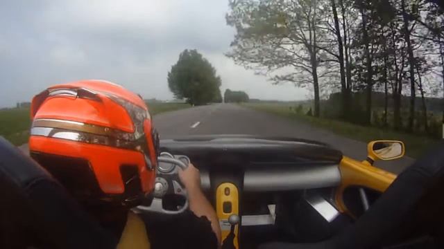 Renault Sport Spider saute-vent. смотреть онлайн