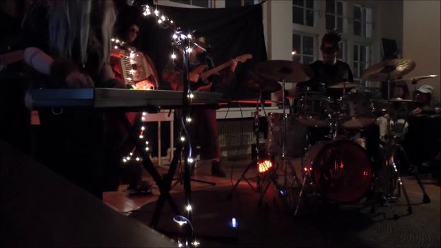 Feral Maz Performing Skin (Live In Boston) смотреть онлайн