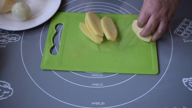 ПИРОГ С МЯСОМ И КАРТОФЕЛЕМ смотреть онлайн