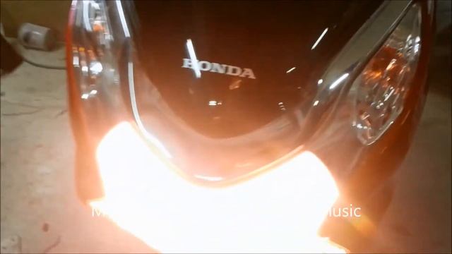 Honda PCX 150 Scooter with Audio Upgrade смотреть онлайн