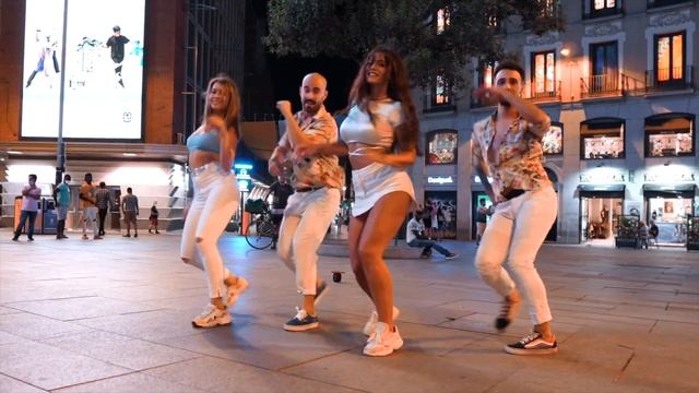 Bachata Street Dance in Madrid | Gero y Raquel + Clarita y Ros | Olvídate de mí - Tito el Bambino смотреть онлайн