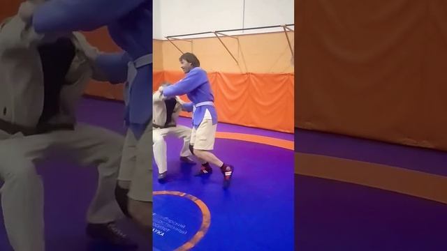 Джон МАНЕКЕН пробует сделать зацеп изнутри на Володе! @nechesoff ? #дзюдо #judo #самбо #ufc #mma смотреть онлайн