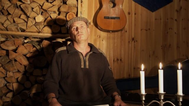 «ЕСТЬ ТОЛЬКО МИГ...» (стихи Марины Цветаевой читает и песню поет Агнюс Рушис)