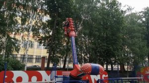 Аттракцион Бумеранг, парк им. Горького, Ижевск, Яромир с Дарьей.