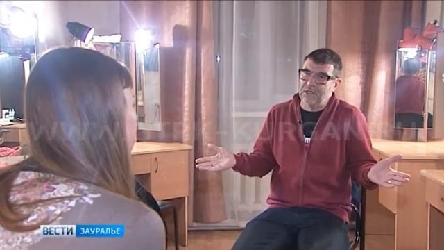На курганской сцене Евгений Гришковец в очередной раз попрощался с бумагой смотреть онлайн