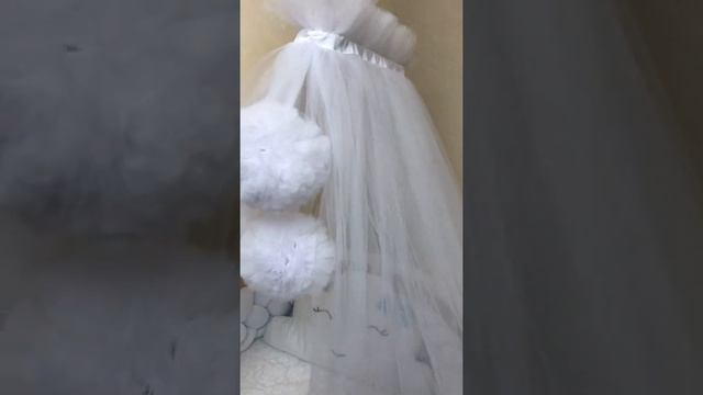 Балдахин на детскую кроватку с помпонами из фатина - белый, LoonaTextiles смотреть онлайн