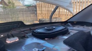 гранта седан установка динамиков в заднюю полку