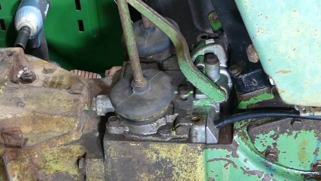 John Deere 2030 Removing the Gear Shift Cover смотреть онлайн