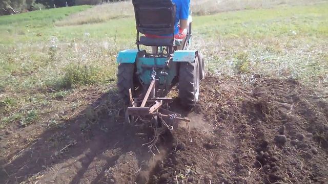 Самодельный минитрактор, вспашка зяби. смотреть онлайн