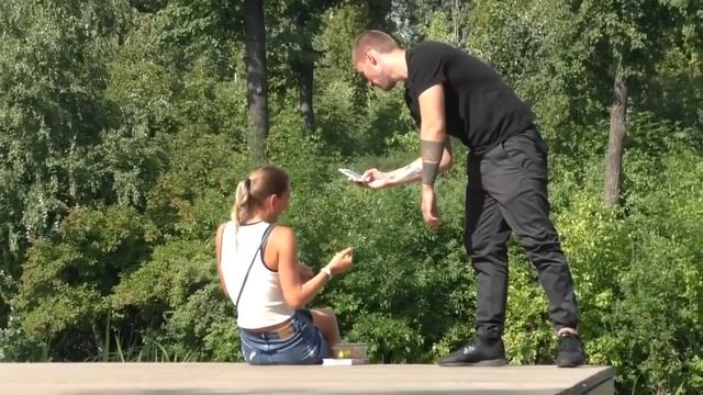 ПОКУПАЮ ТРУСИКИ У ДЕВУШЕК ПРАНК. Реакция людей на мои выходки / Молодой Человек смотреть онлайн