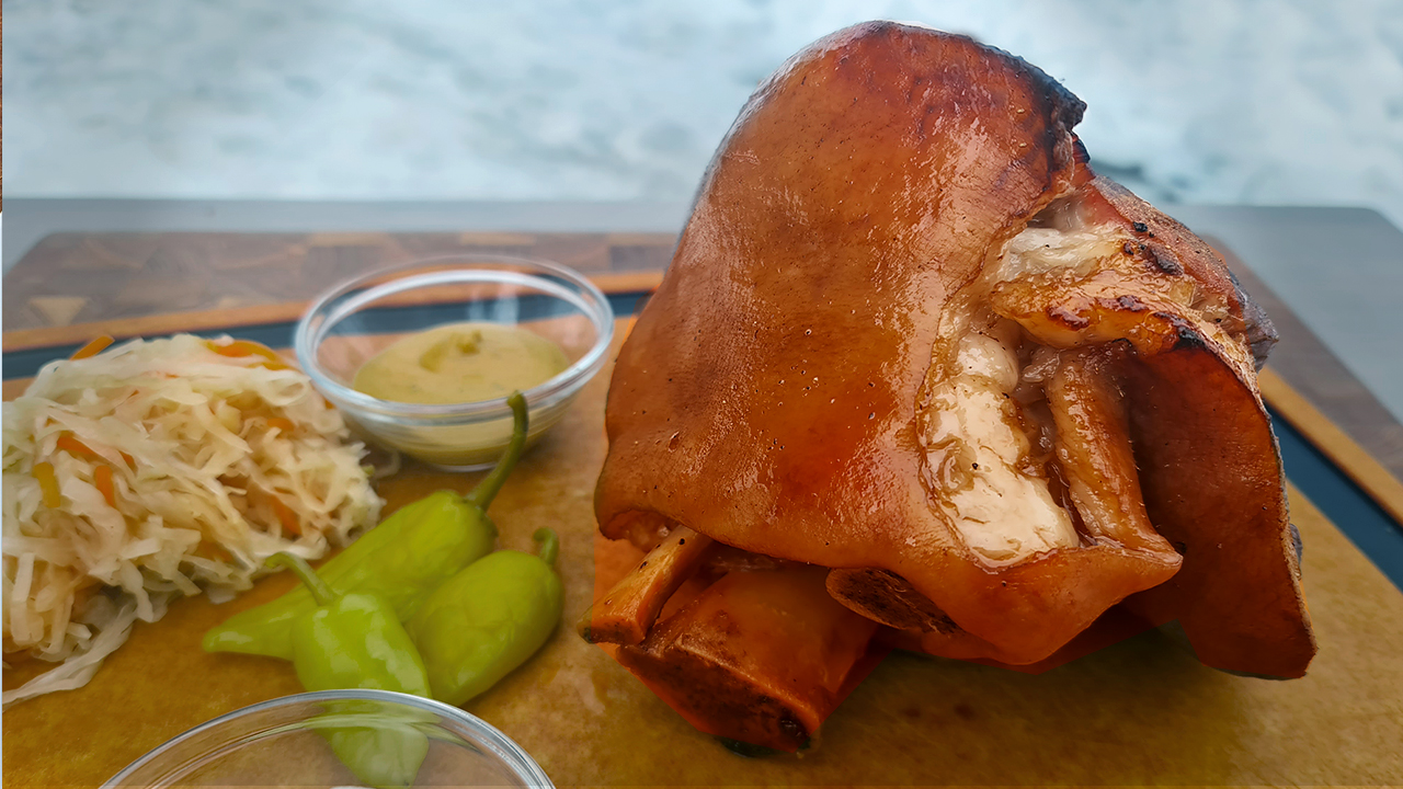 Свиная рулька в яблочном соке | Рецепт для гриля или духовки смотреть онлайн