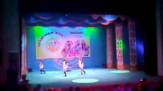 Современный танец "Делаем флекс" в исполнении старшей группы! смотреть онлайн