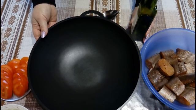 Безумно Вкусная Рыба , Очень Сочная с Помидорами и Майонезом Тушенная в Сковороде ! Легко и Просто смотреть онлайн