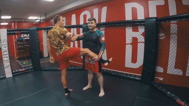 Крутой болевой приём! От бойца Fight Nights Сергея Лесникова. смотреть онлайн