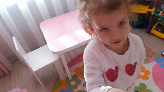 Кудряшка сама снимает Видео балталку/Аришка показывает свою комнату/новые игрушки смотреть онлайн