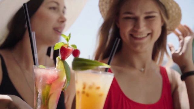 Открытый бассейн и бар Черномор, отель Богатырь