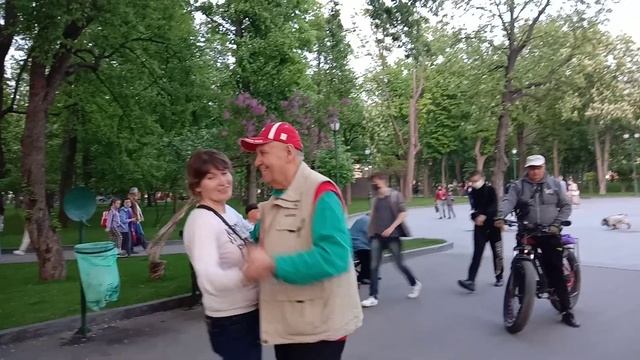 Синеглазые озера!!!Танцы в саду Шевченко,Харьков,май 2021.