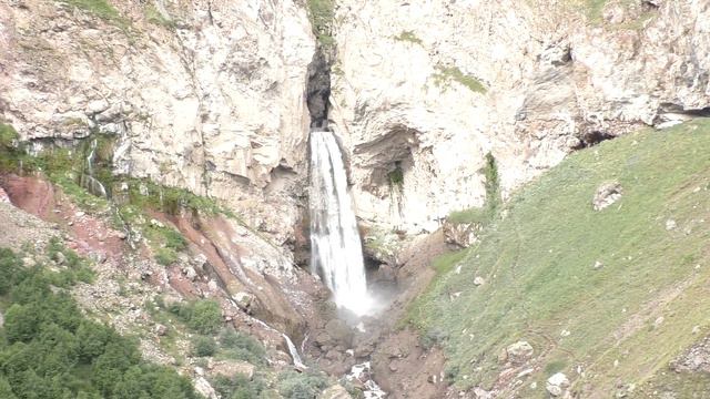 Красивая Дорога серпантин Джилы-Су к водопаду Султан смотреть онлайн