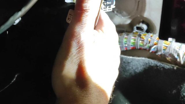 Форд Фьюжн,Вентилятор печки не работают первые три положения,сгорел термо предохранитель. смотреть онлайн