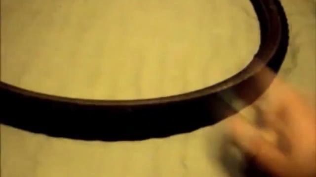 Как положить кусок сыра на велосипедную покрышку смотреть онлайн