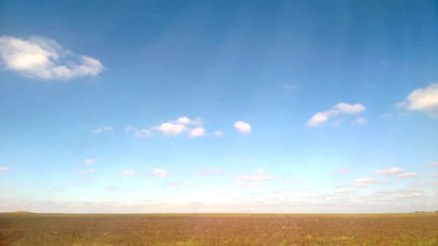 Дорога и чистое небо над головой. смотреть онлайн