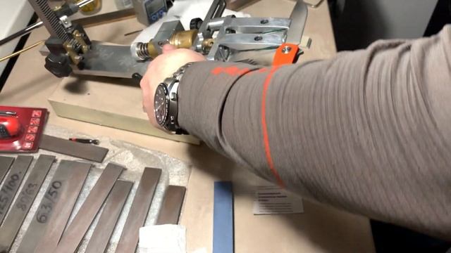 1200 камень KosiM и 1200 Boride серии Т2. Сравнение под микроскопом.