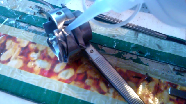 Швейная машина 1022 класс рвет нитку