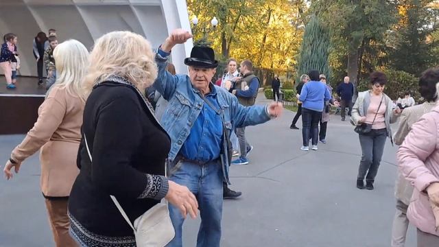 МРІЯ ТИ МОЯ ❤️ТАНЦЬІ В ПАРКЕ ГОРЬКОГО❤️ ХАРЬКОВ 2023 смотреть онлайн