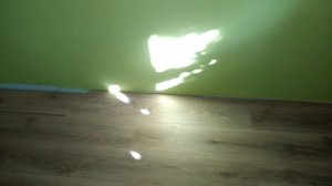 Как закрыть щель между стеной и ламинатом?