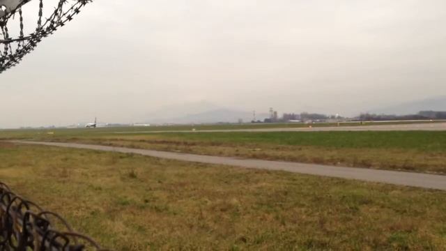 Take Off and Landing at BGY (Il Caravaggio Int'l Airport) смотреть онлайн