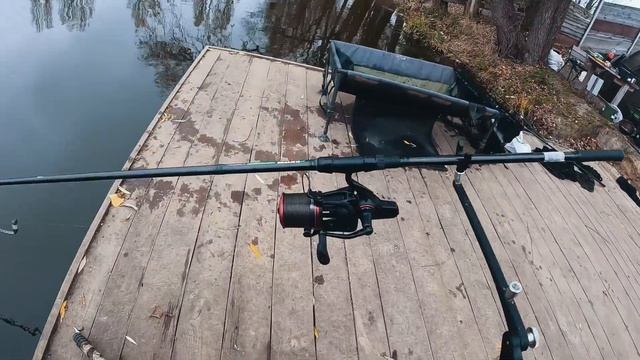 Закінчую... але ТРОФЕЙНО! Ловля Коропа пізньої осені на озері КарТар! #Карпфішинг смотреть онлайн