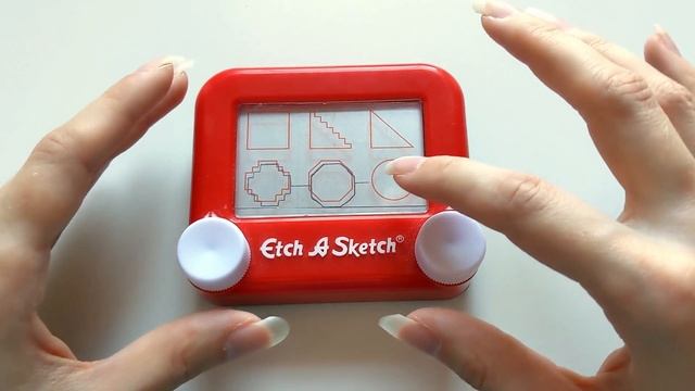 How to draw a circle on an Etch A Sketch | Etch A Sketch drawing tutorial смотреть онлайн