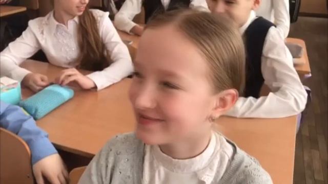 С 8 марта, дорогие мамы и бабушки! смотреть онлайн