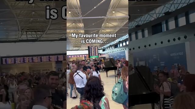 I met a SAXOPHONIST at the AIRPORT ?? #piano #saxophone смотреть онлайн