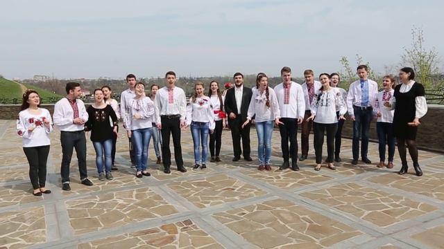 Запорожская молодежь красиво поет на Хортице смотреть онлайн