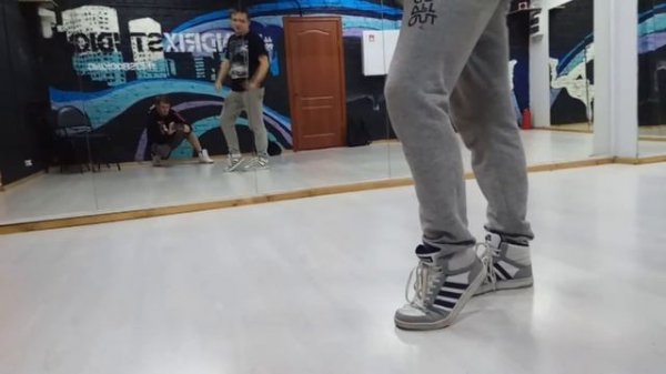 Как танцевать шафл: Moonwalk