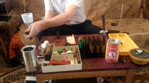 Заряжаем латунные гильзы 12 калибра.