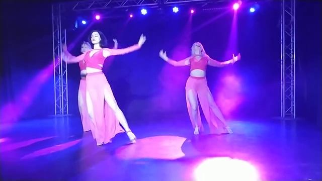 Выступление девушек с ФиестаТомск. Томички зажигают в Новосибирске. 27.02.2021 смотреть онлайн