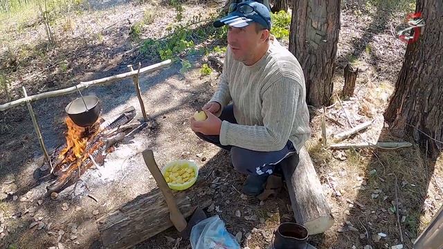 Настоящая рыбацкая уха на берегу смотреть онлайн