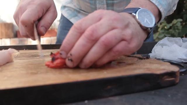 Медальоны ИЗ РЫБЫ с теплым салатом | Жестокое обращение с картошкой смотреть онлайн