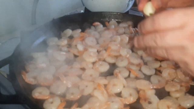 Креветки на диске по испански. смотреть онлайн