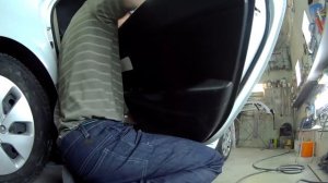 как снять заднюю обшивку двери киа рио
