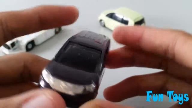 Tomy Tomica Toy Cars Videos for kids | Toyota Porte Nissan Serena Komatsu Towbarless Tractor WZ400 смотреть онлайн